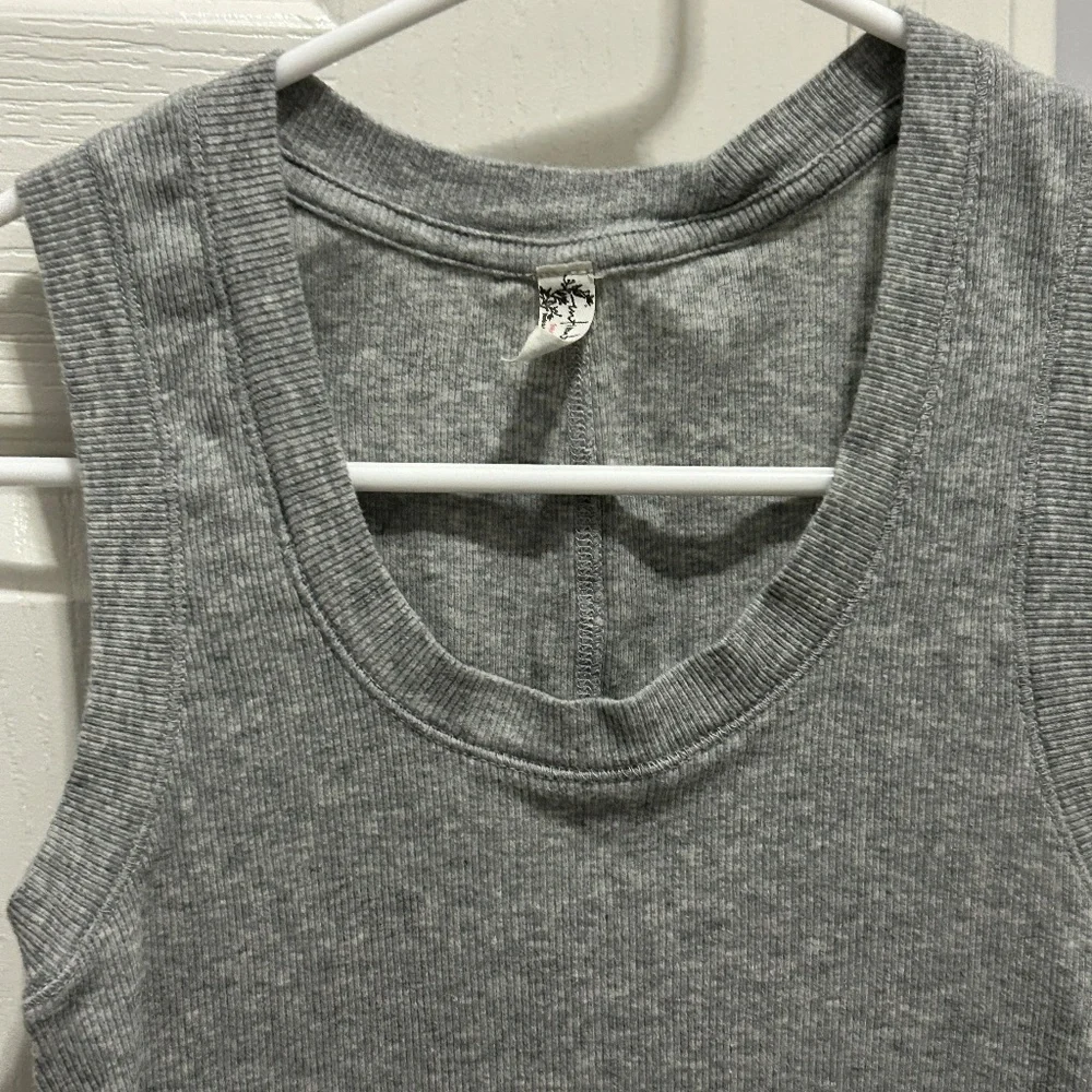 Women's Free People 3/4 Crop Gray Ribbed Tank - XS - Picture 3 of 8